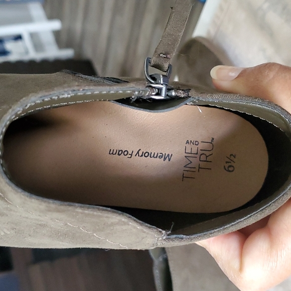 Olive green suaded boot/shoe - Picture 4 of 4